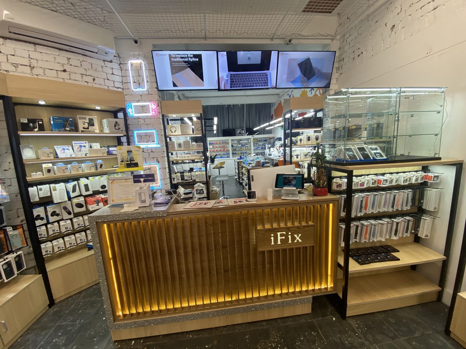 The iFix repair counter in Brunswick